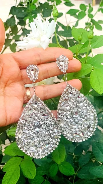 گوشواره با نگین های درخشان مناسب عروسی ومدلینگ