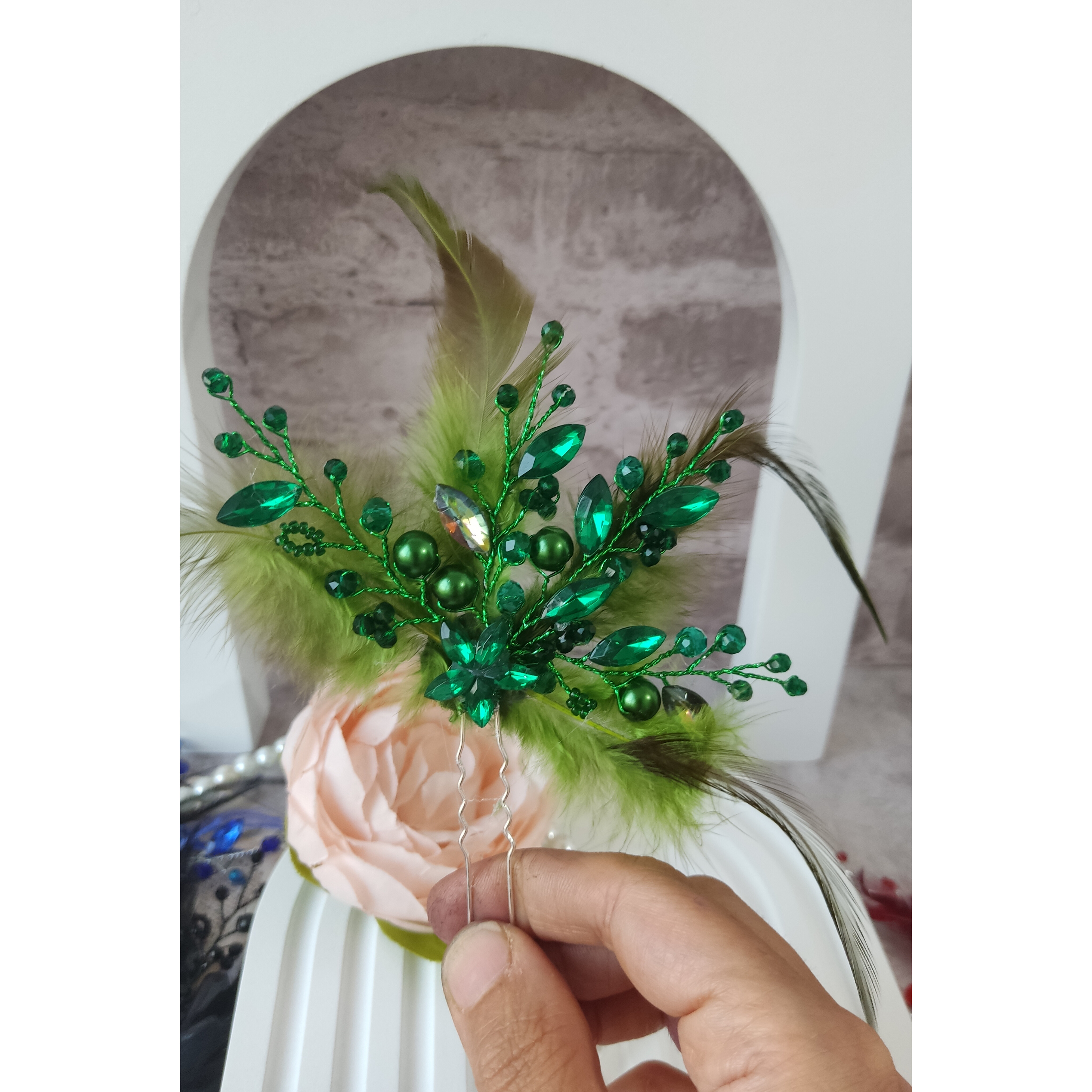 با کریستال، مارکیز وپر کبوتری اجرا شده است